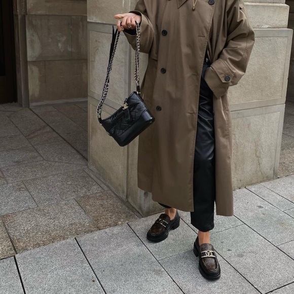 LOUIS VUITTON Academy Loafer - Picture 5 of 15